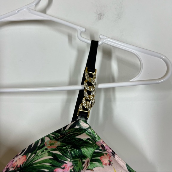 NWT FLAW Victoria’s Secret Very Sexy Plunge Push Up Bra Size 32C - Picture 7 of 14